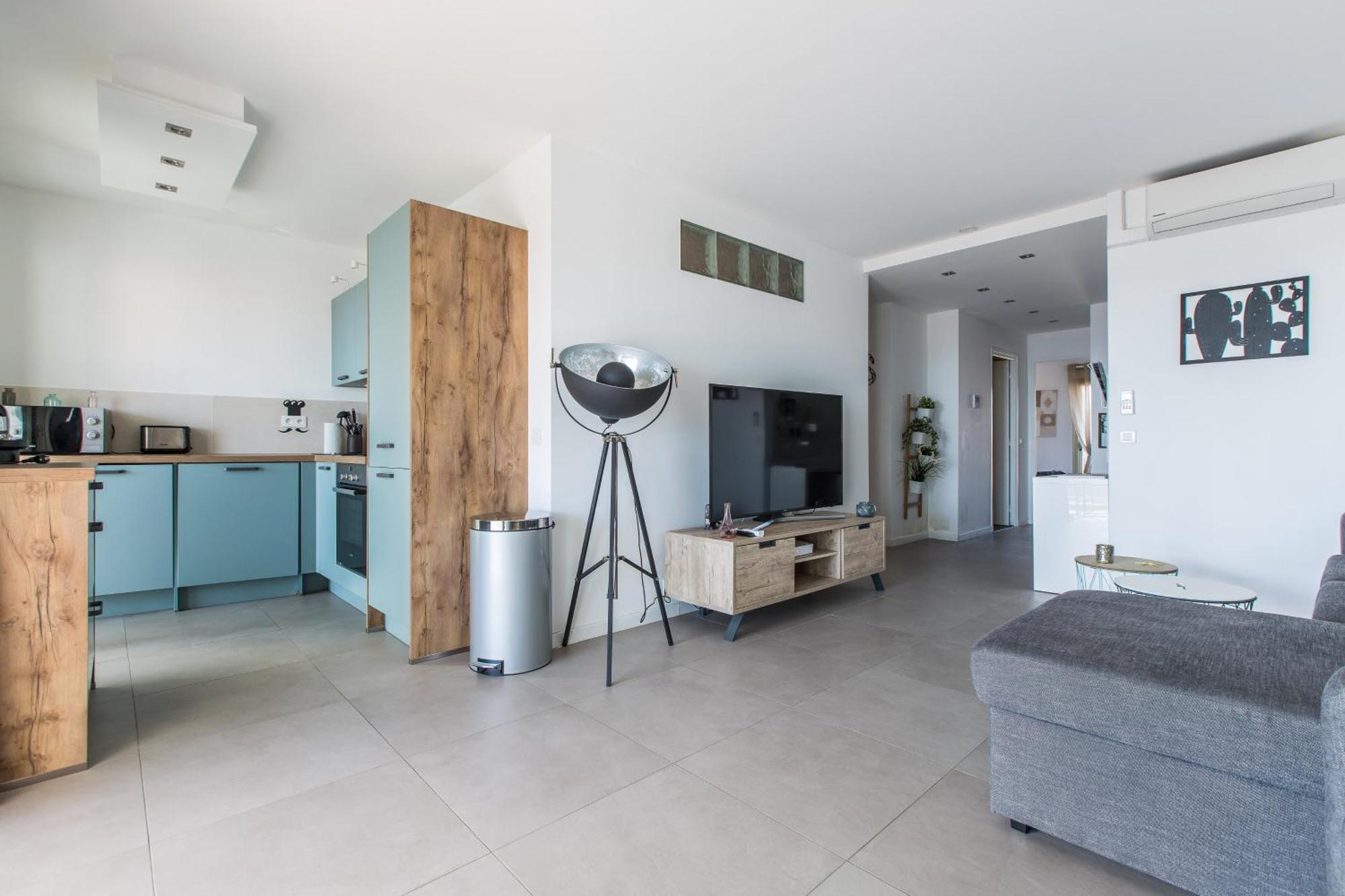 Lb Vacation Rentals I Admire Panoramic Ocean Views Through Walls Of Windows 칸느 외부 사진