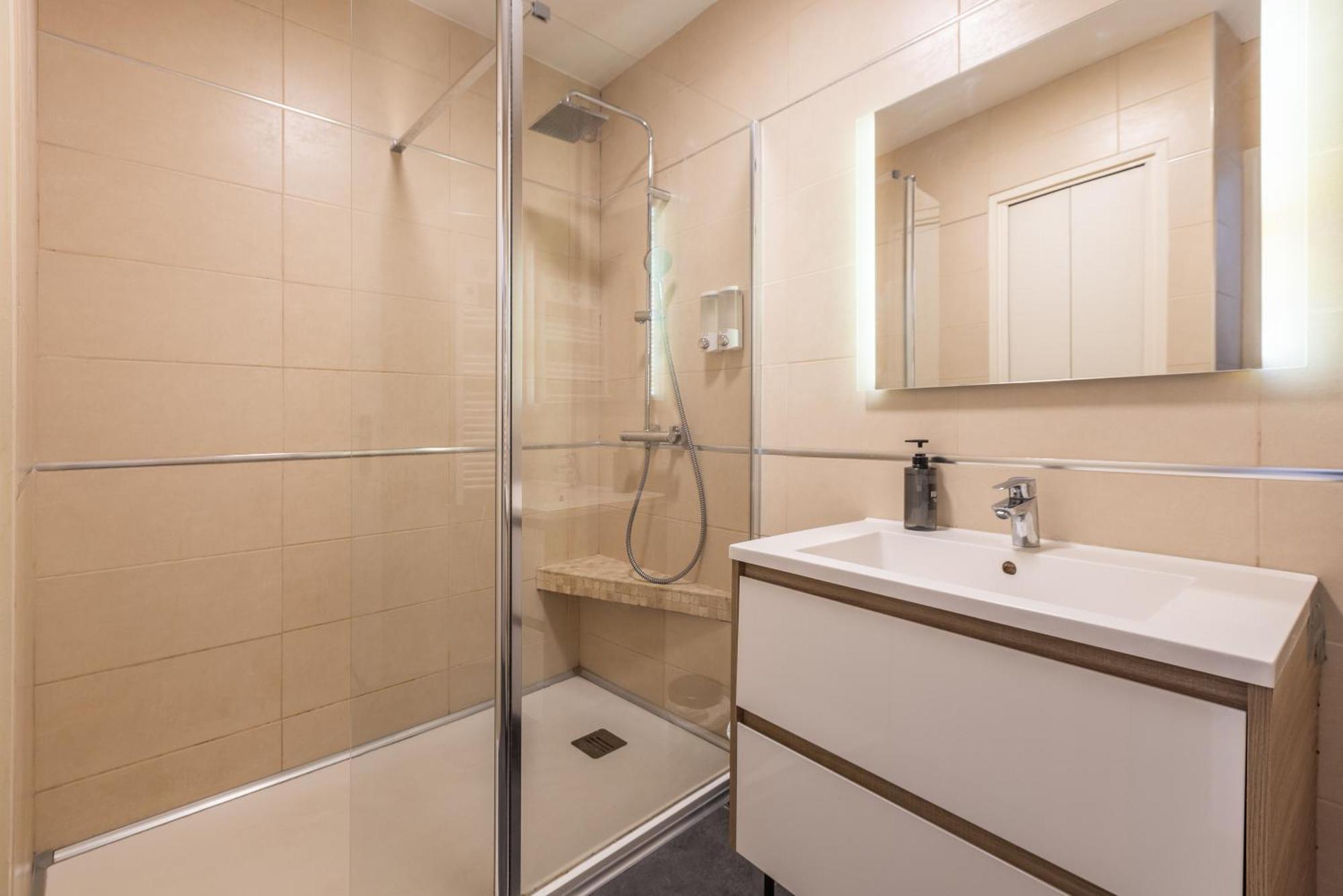 Lb Vacation Rentals I Admire Panoramic Ocean Views Through Walls Of Windows 칸느 외부 사진